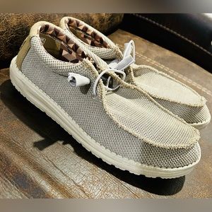 Brand new Mens size 10 Beige hey dudes